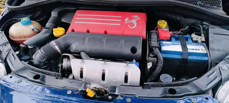 Usata Abarth 595 140 CV (102 kW) 2016 Blu/azzurro Utilitaria