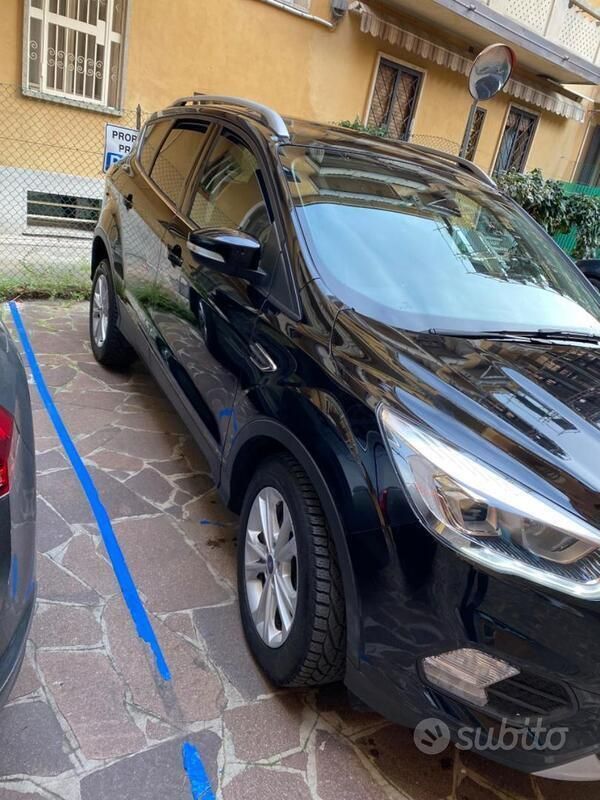 Usata Ford Kuga 120 CV (88 kW) 2018 Nero SUV