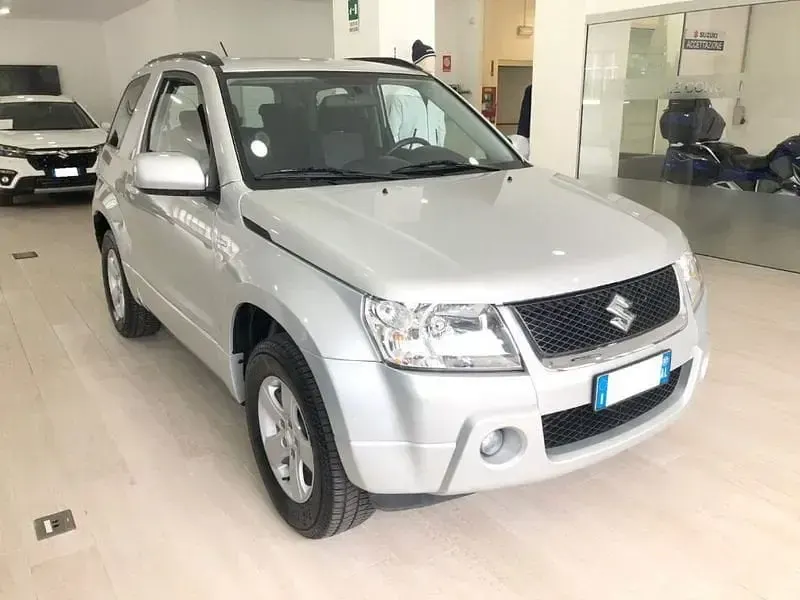 Usata Suzuki Grand Vitara 129 CV (94 kW) 2007 Argento SUV