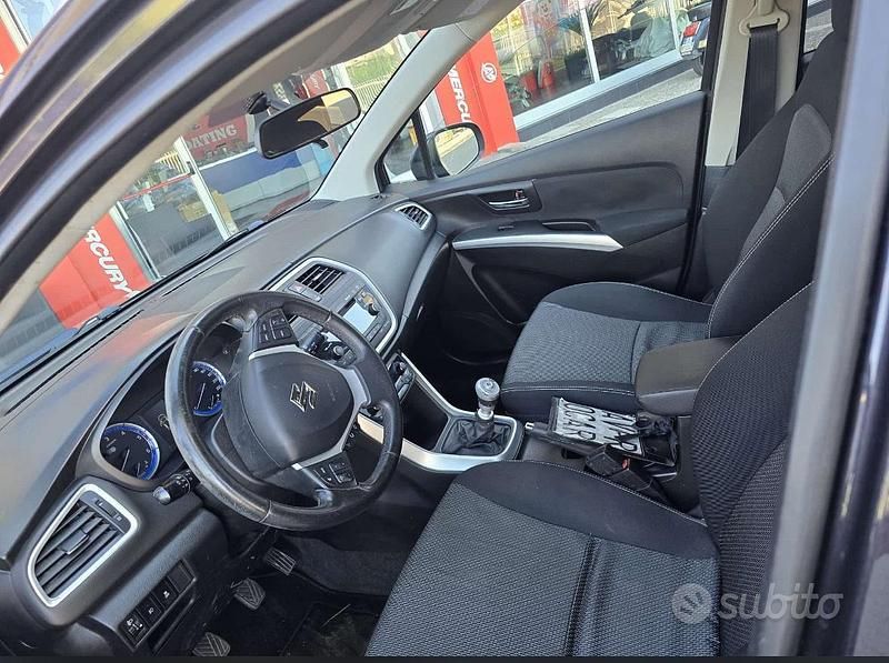 Nero Usata 2015 Suzuki SX4 S-Cross Tre volumi | 6700 € (Cara) - Immagine 1/3