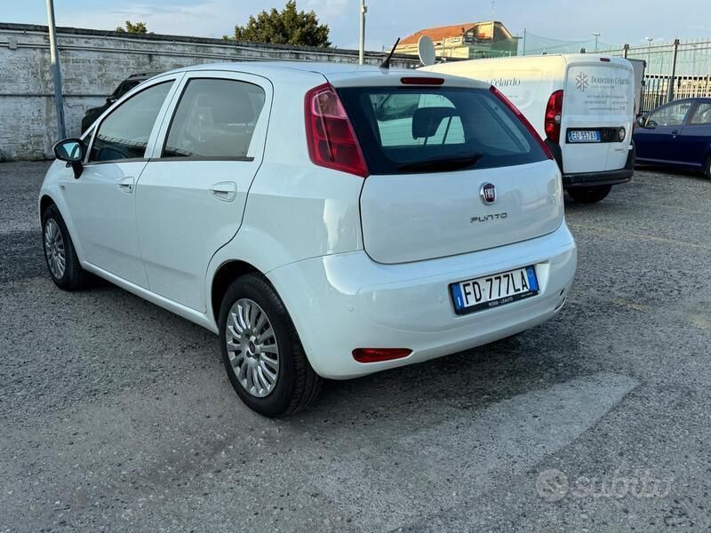 Usata Fiat Punto Easy 77 CV (56 kW) 2016 Bianco Utilitaria