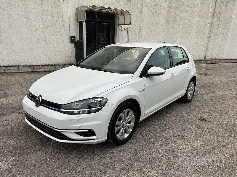 Usata VW Golf VII Life 131 CV (96 kW) 2019 Berlina
