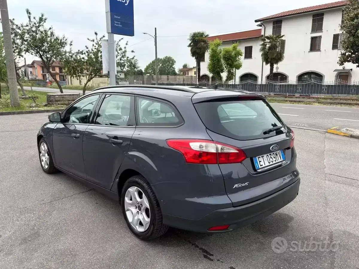 Usata Ford Focus 95 CV (69 kW) 2013 Grigio Station wagon