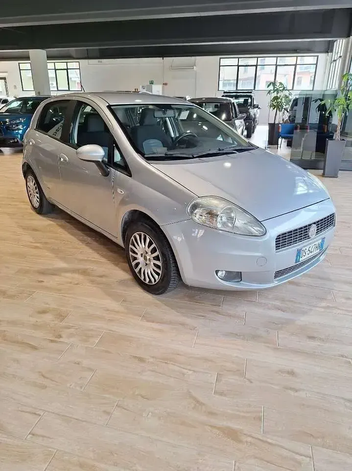 Usata Fiat Grande Punto Dynamic 77 CV (56 kW) 2008 Argento Utilitaria