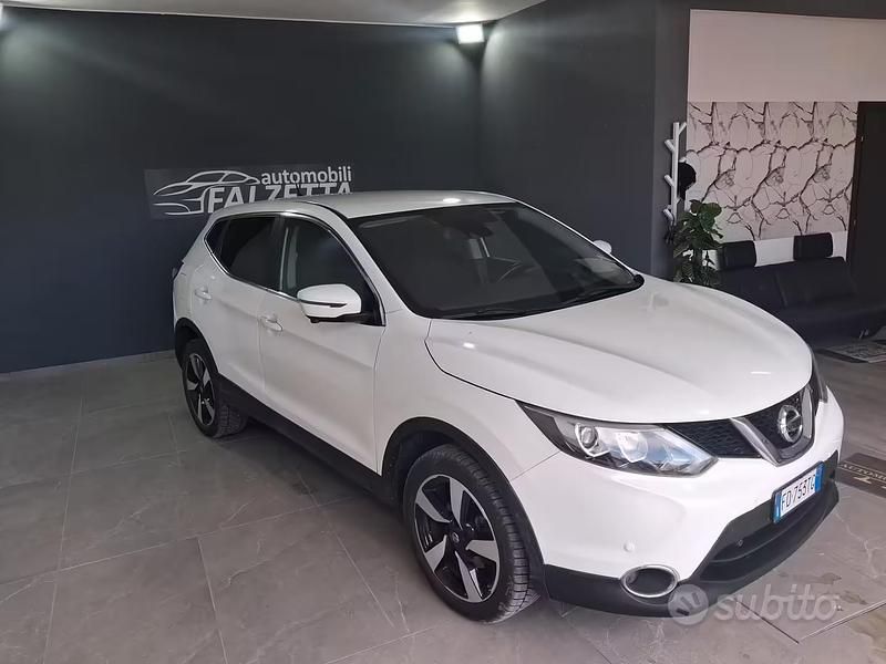 Usata Nissan Qashqai Tekna 110 CV (80 kW) 2016 Bianco SUV