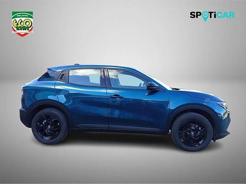 Käytetty Alfa Romeo Junior 136 HP (100 kW) 2025 Sininen Katumaasturi