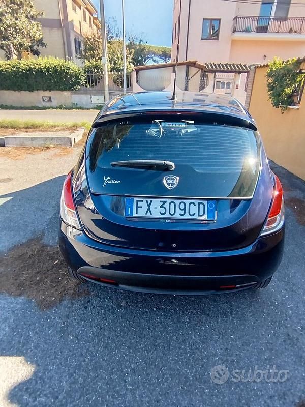 Usata Lancia Ypsilon 80 CV (58 kW) 2019 Blu Utilitaria