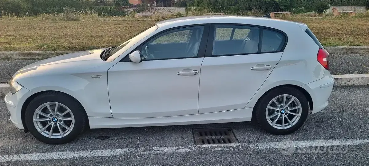 Usata BMW 118 143 CV (105 kW) 2009 Bianco Utilitaria