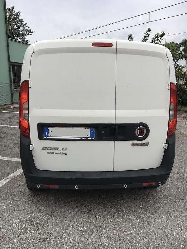 Begagnad Fiat Doblò S 105 HK (77 kW) 2019 Minibuss