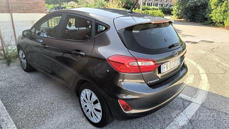 Usata Ford Fiesta 86 CV (63 kW) 2018 Grigio Utilitaria