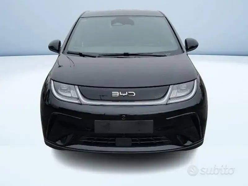 Nuova BYD Dolphin Design 2026 Nero Utilitaria