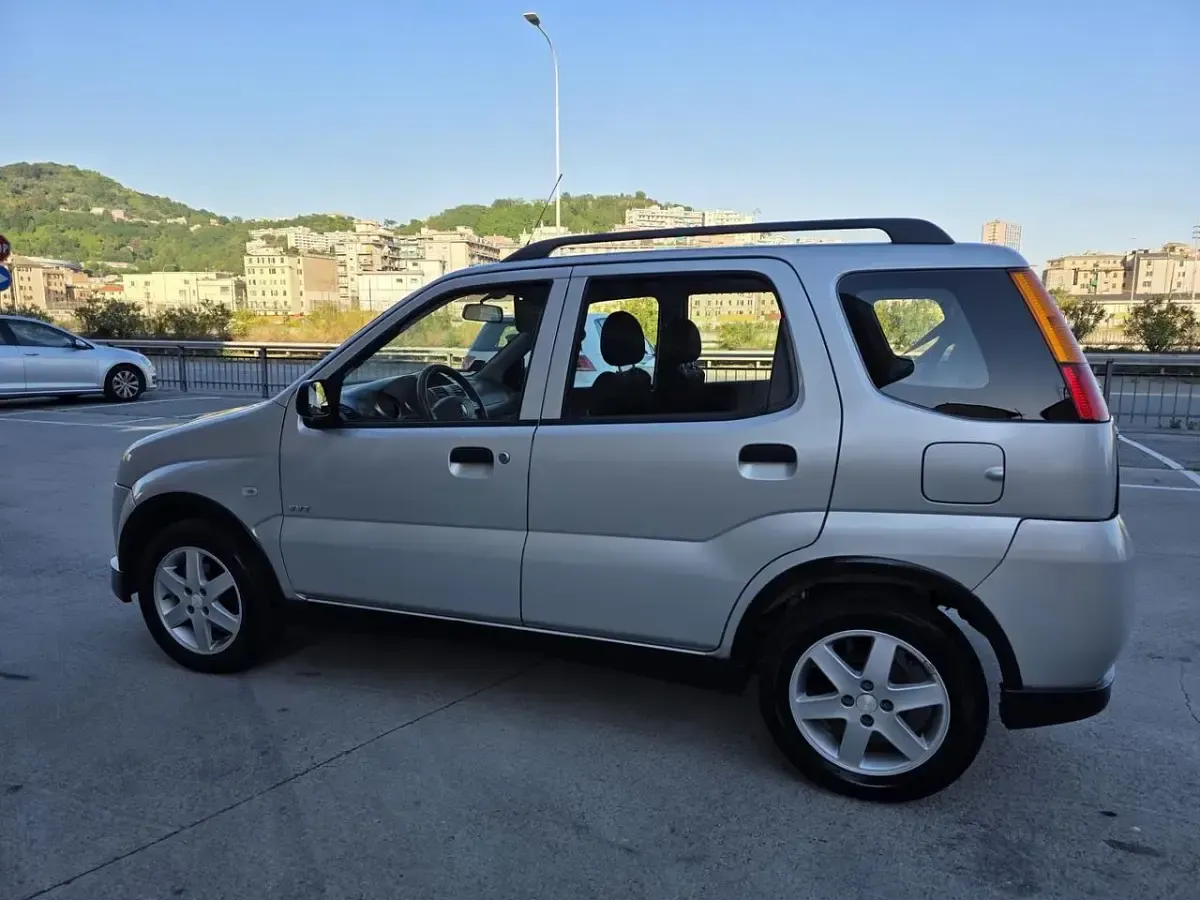Usata Suzuki Ignis 94 CV (69 kW) 2005 Argento Utilitaria