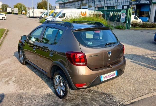 Usata Dacia Sandero Stepway 75 CV (55 kW) 2019 Bronzo Utilitaria