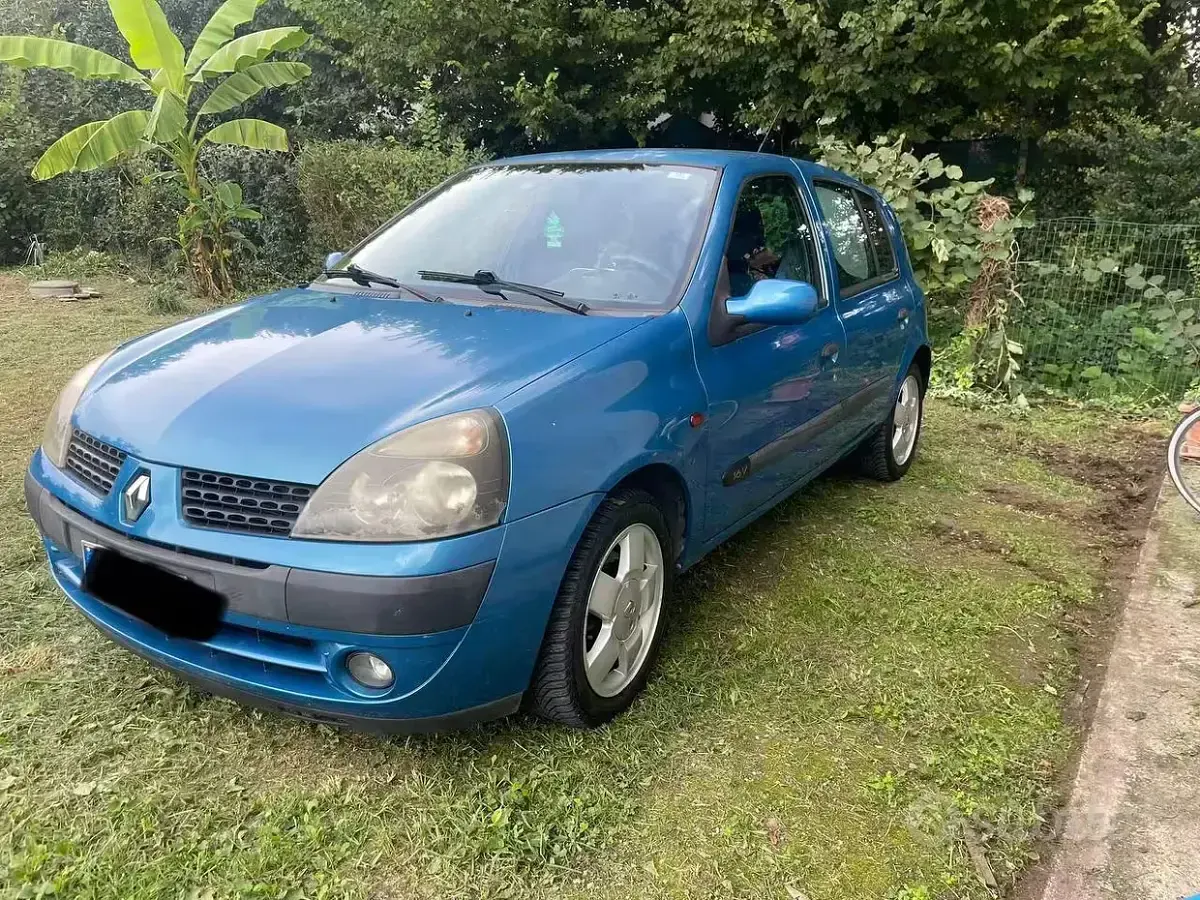 Usata Renault Clio 75 CV (55 kW) 2002 Bluazzurro Berlina