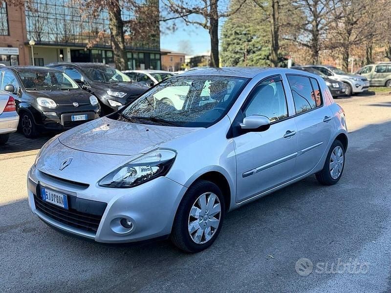 Usata Renault Clio II 75 CV (55 kW) 2011 Grigio Berlina