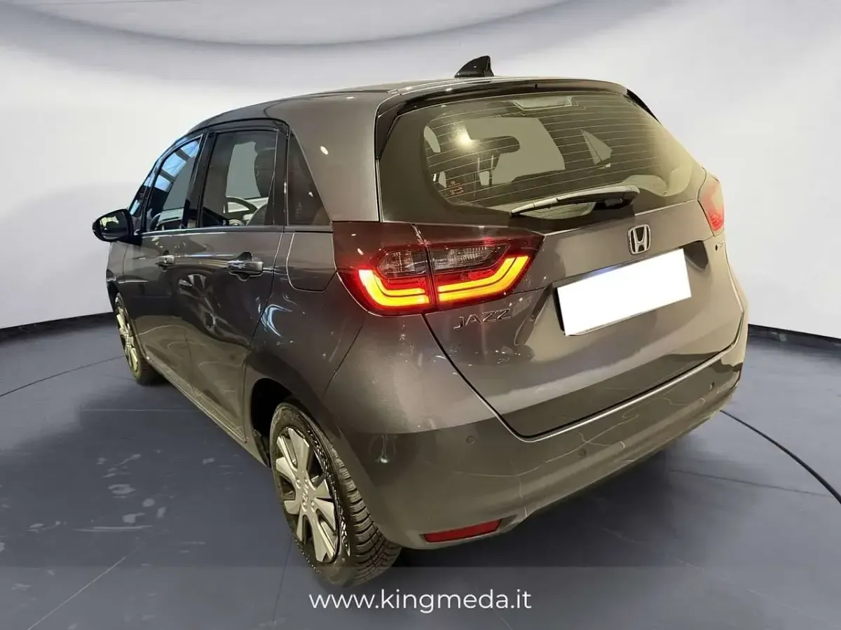 Usata Honda Jazz Hybrid 98 CV (72 kW) 2021 Grigio Utilitaria