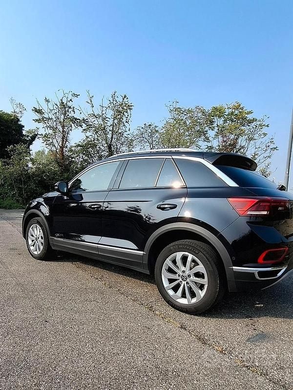 Usata VW T-Roc 110 CV (80 kW) 2022 Nero SUV