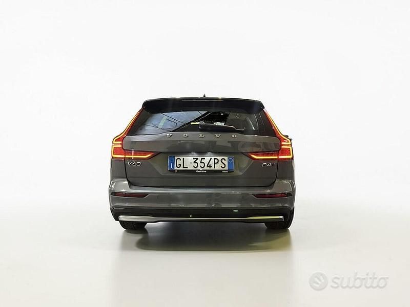 Usata Volvo V60 CC Ultimate 197 CV (144 kW) 2022 Grigio Station wagon