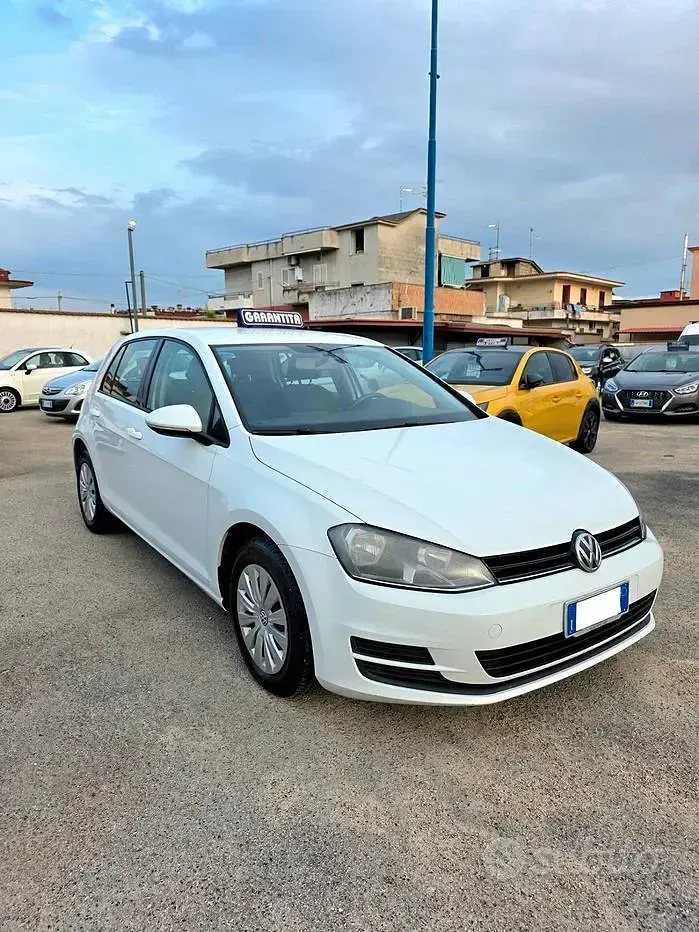 Usata VW Golf VII Trendline 105 CV (77 kW) 2014 Bianco Berlina