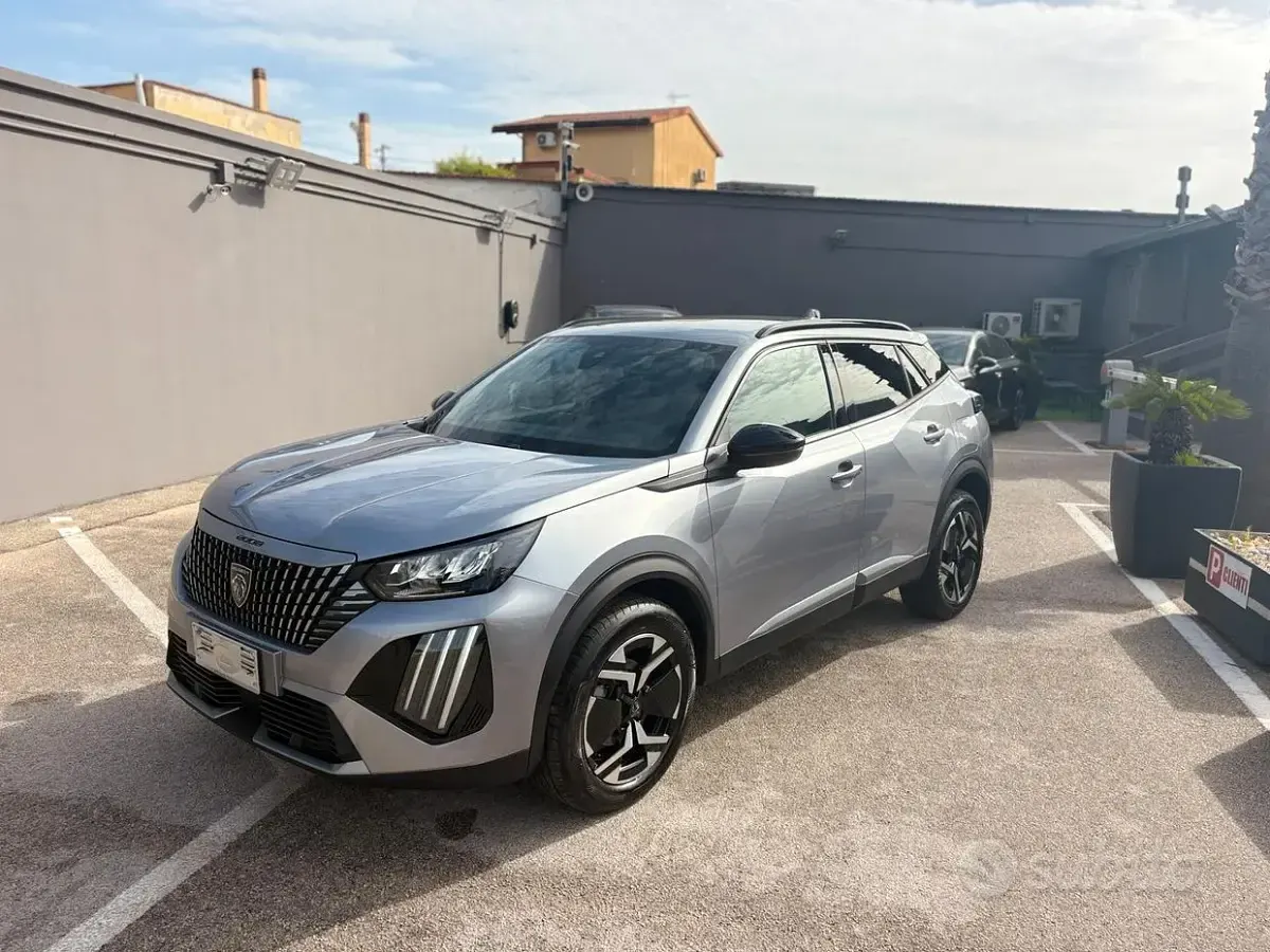 Occasion Peugeot 2008 Allure 102 ch (75 kW) 2025 Gris SUV