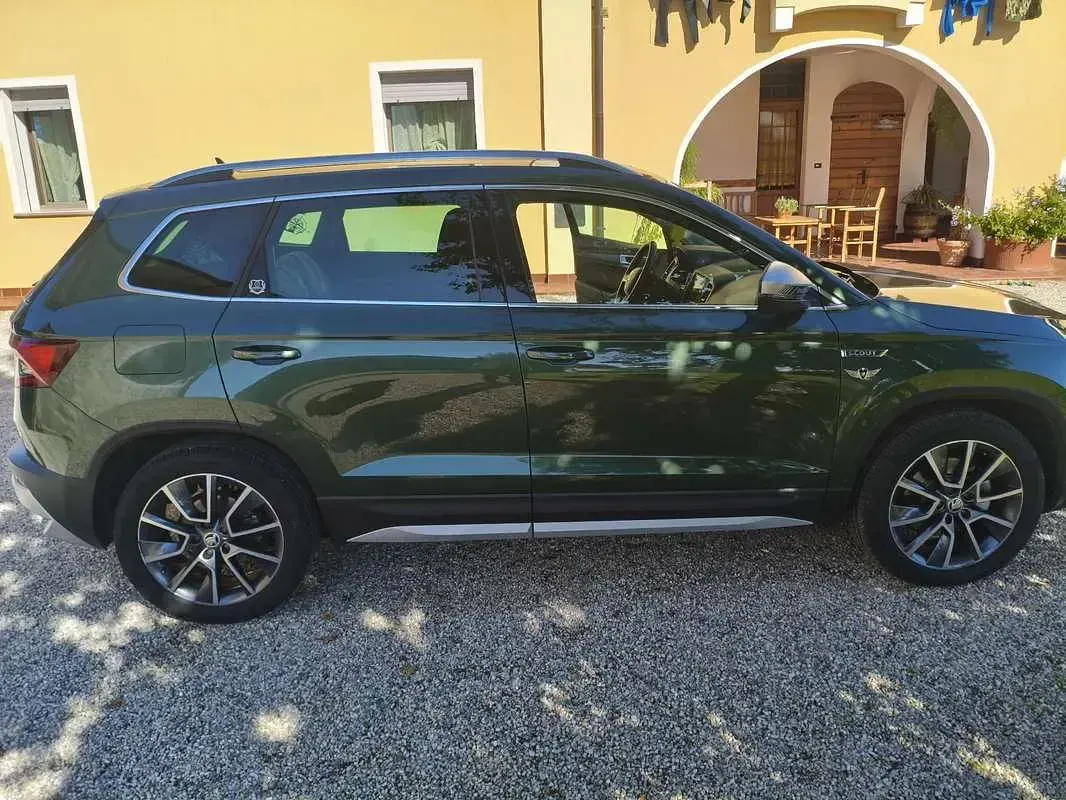 Usata Skoda Karoq Scout 4x4 150 CV (110 kW) 2019 Verde SUV