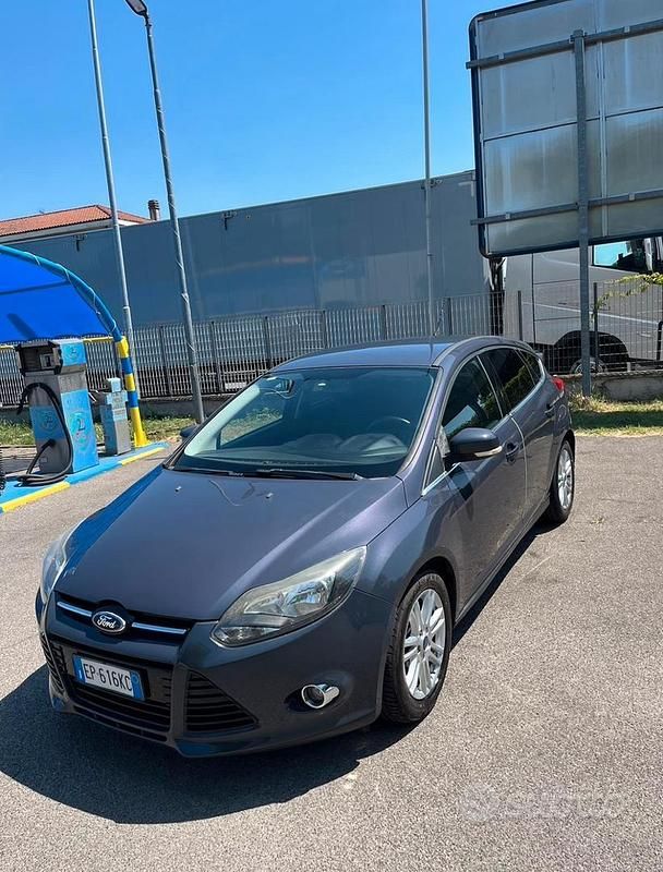 Usata Ford Focus 115 CV (84 kW) 2012 Grigio Berlina