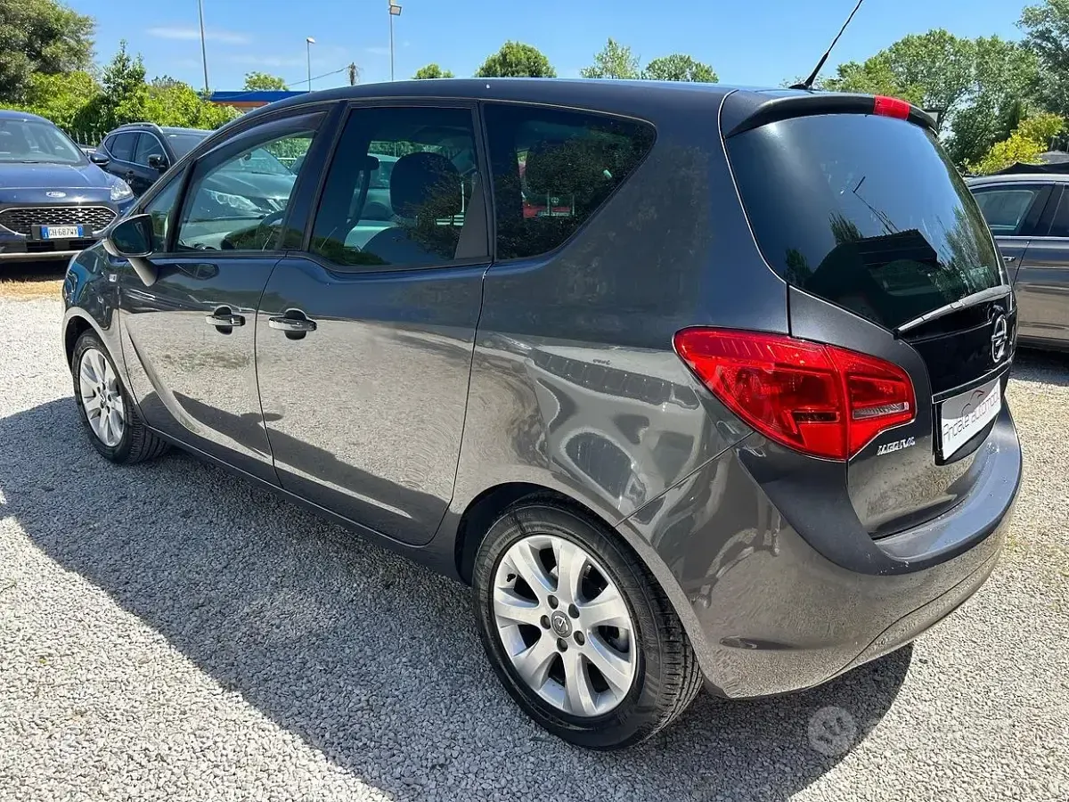 Usata Opel Meriva Cosmo 101 CV (74 kW) 2012 Grigio Monovolume