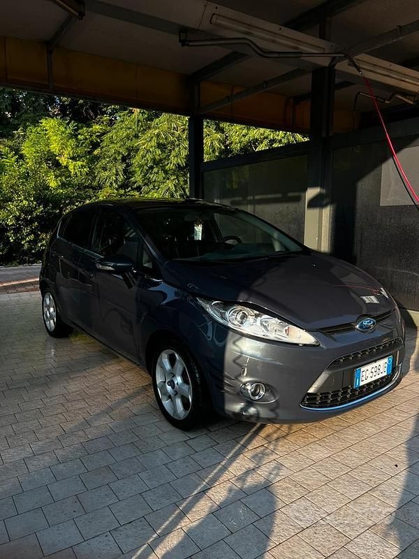 Usata Ford Fiesta 2011 Blu Utilitaria