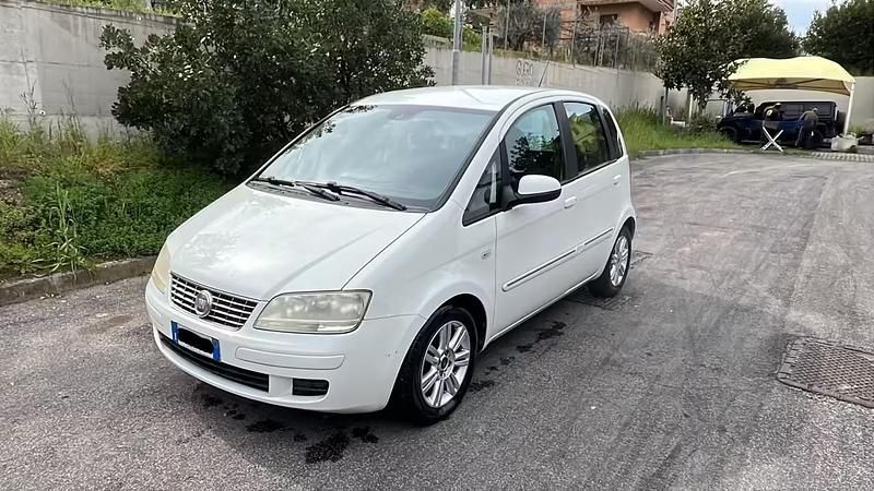 Usata Fiat Idea Dynamic 95 CV (69 kW) 2011 Bianco Monovolume