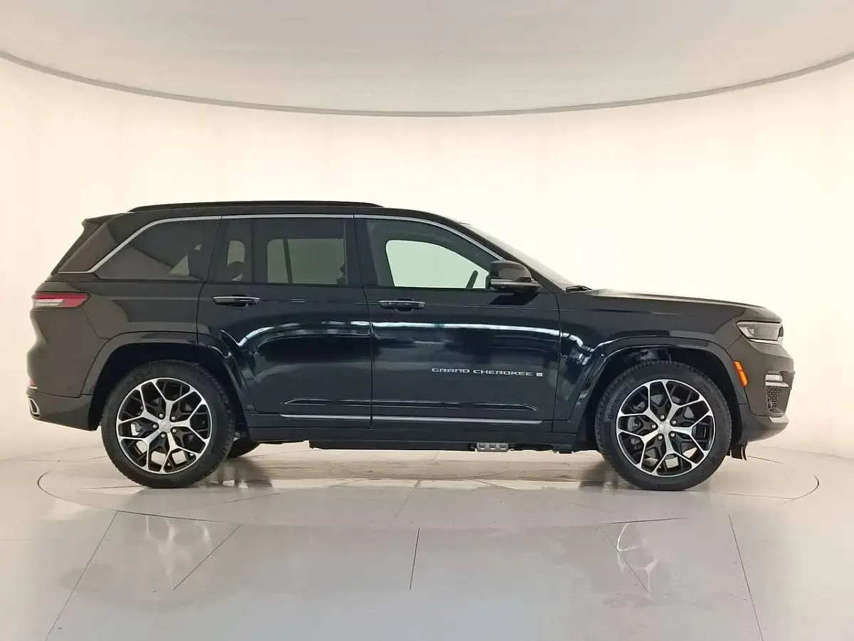 Usata Jeep Grand Cherokee Summit 272 CV (200 kW) 2025 Diamond black crystal SUV
