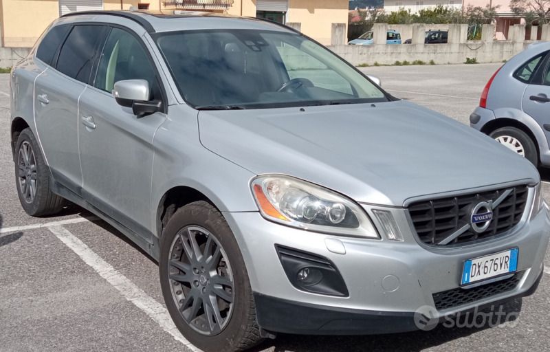 Grigio Usata 2009 Volvo XC60 SUV | 8000 € (Molto cara) - Immagine 1/3