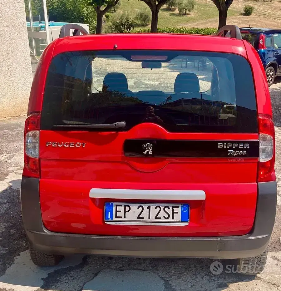Usata Peugeot Bipper Family 75 CV (55 kW) 2012 Rosso Monovolume