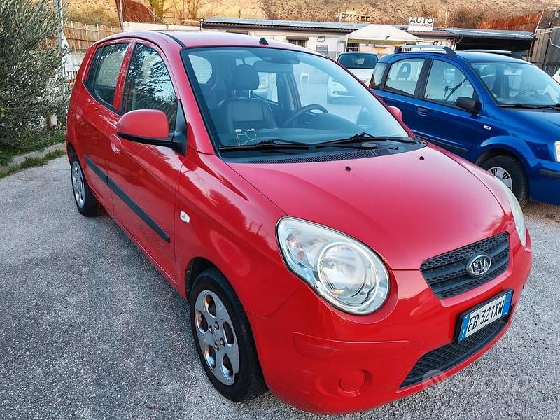 Käytetty Kia Picanto 61 HP (44 kW) 2009 Punainen Viistoperä