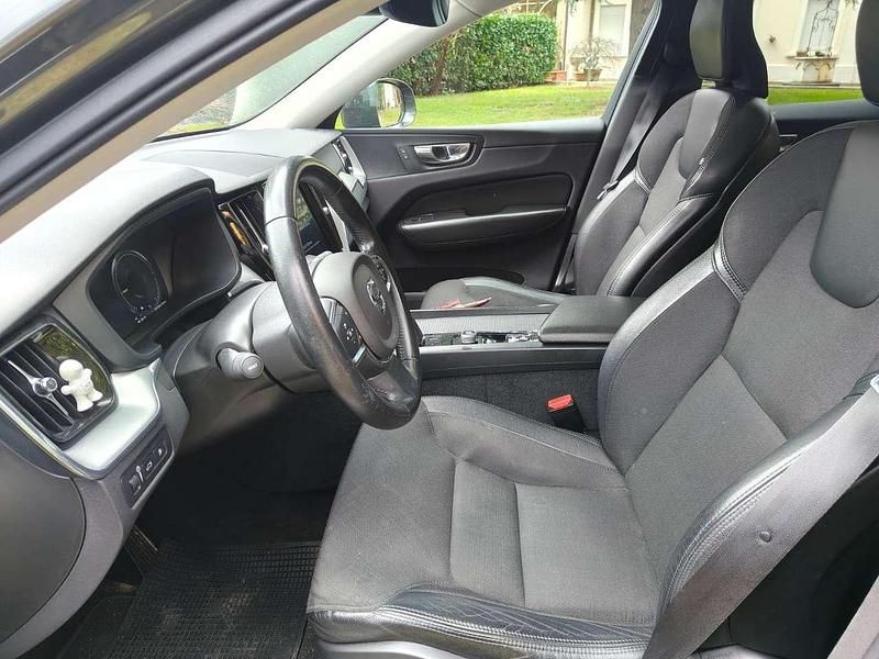 Usata Volvo XC60 Momentum 303 CV (222 kW) 2019 Verde SUV