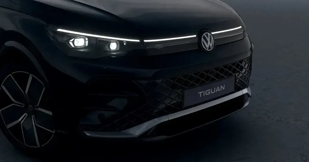 Nuova VW Tiguan R-line Plus 150 CV (110 kW) 2026 0e0e  grenadill black metalli SUV
