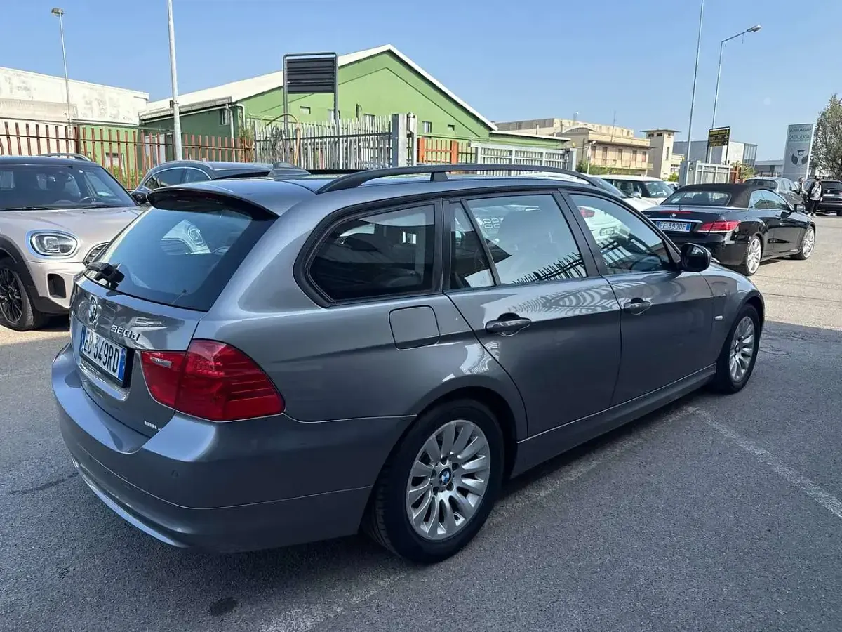 Usata BMW 320 177 CV (130 kW) 2009 Grigio Station wagon