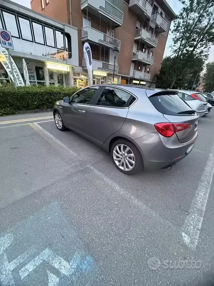 Usata Alfa Romeo Giulietta 105 CV (77 kW) 2015 Grigio Utilitaria