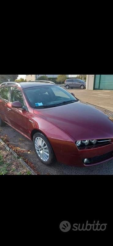 Käytetty Alfa Romeo 159 Exclusive 210 HP (154 kW) 2007 Punainen Sedan