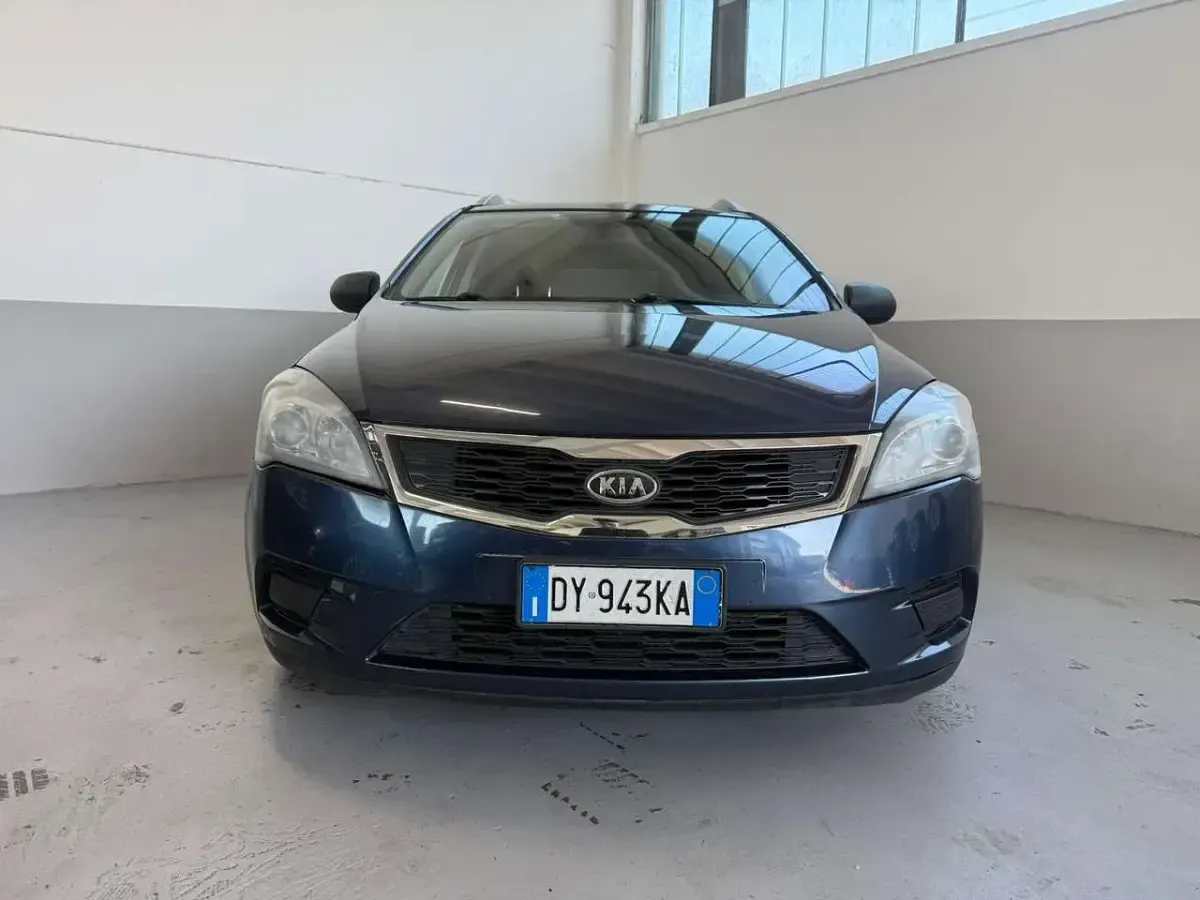Usata Kia Ceed 109 CV (80 kW) 2009 Blu/azzurro Utilitaria