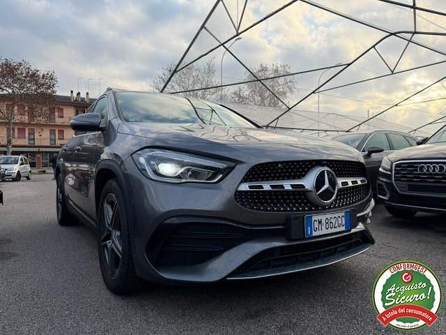 Usata Mercedes GLA180 Premium 116 CV (85 kW) 2023 Grigio scuro SUV