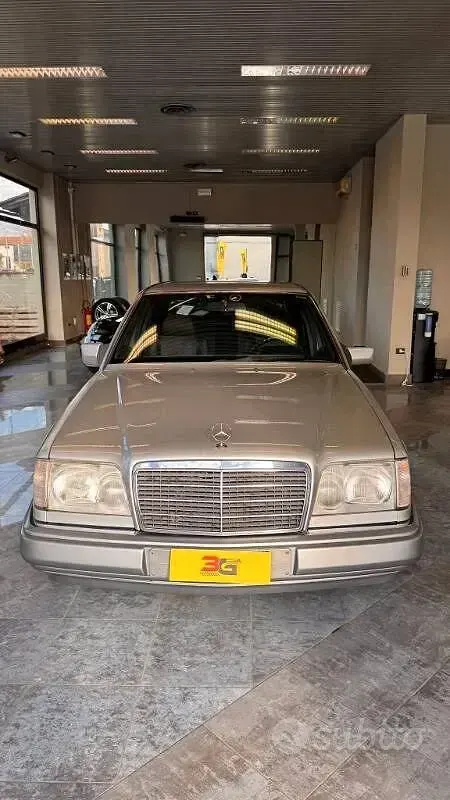 Usata Mercedes E200 136 CV (100 kW) 1993 Berlina