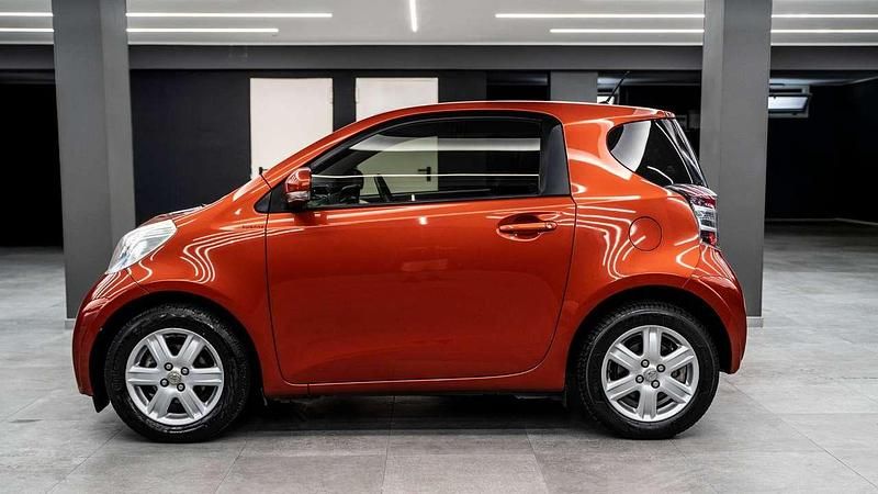 Usata Toyota iQ 68 CV (50 kW) 2013 Arancione metall perlato Utilitaria
