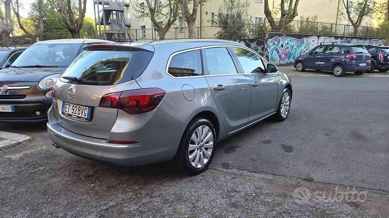 Usata Opel Astra Cosmo 140 CV (102 kW) 2014 Grigio Station wagon