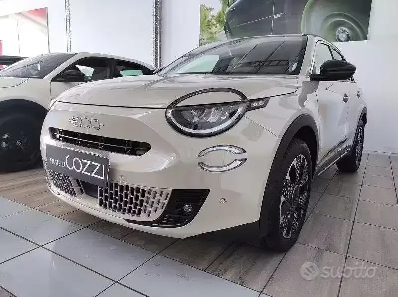 Usata Fiat 600 101 CV (74 kW) 2025 Giallo SUV