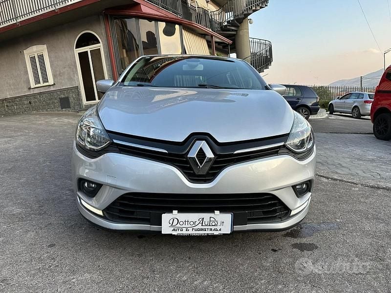 Usata Renault Clio IV Business 75 CV (55 kW) 2018 Argento Berlina