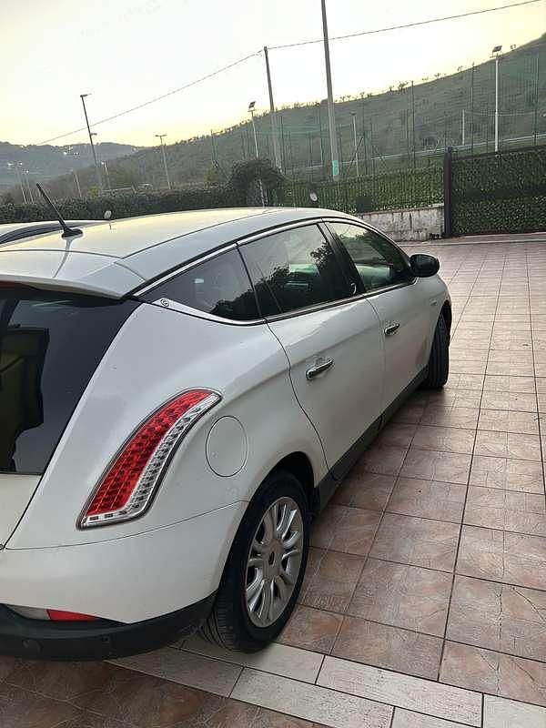 Usata Lancia Delta Gold 120 CV (88 kW) 2011 Bianco Utilitaria