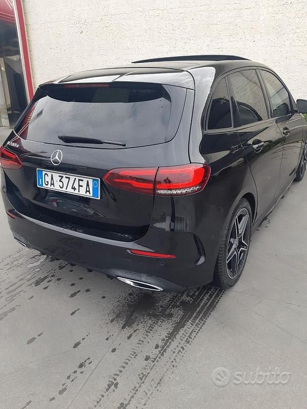 Usata Mercedes B200 150 CV (110 kW) 2020 Nero Monovolume