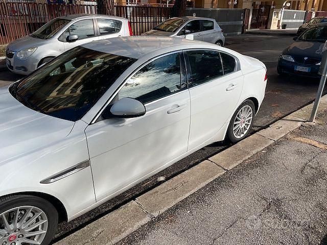 Usata Jaguar XE 180 CV (132 kW) 2018 Bianco Berlina