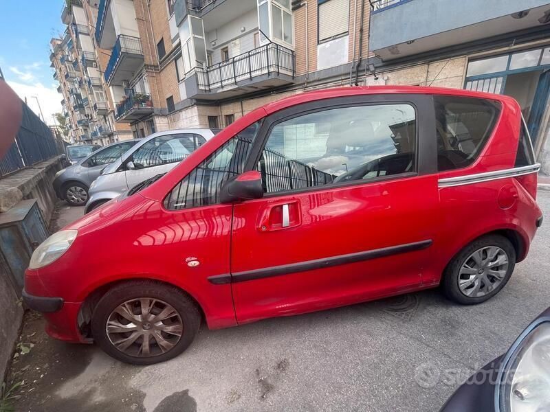 Usata 2005 Peugeot 1007 Monovolume | 1200 € (Super prezzo) - Immagine 1/4