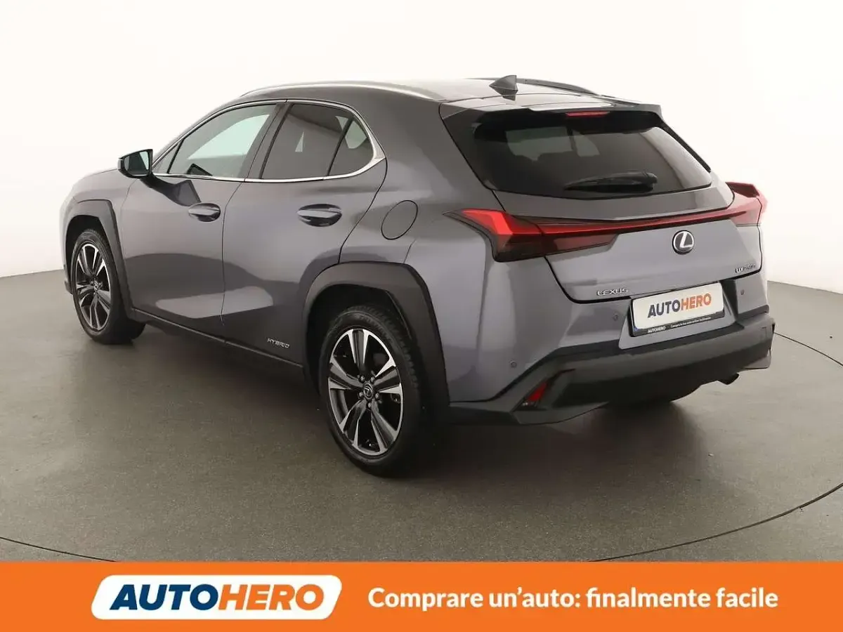 Usata Lexus UX 250h E-FOUR Executive Line 152 CV (111 kW) 2019 Grigio SUV